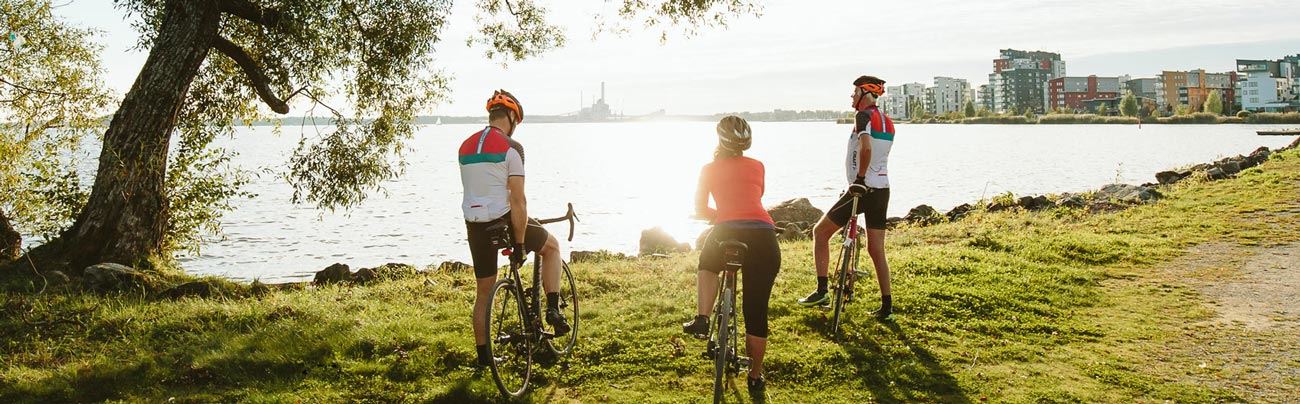 Cyklister vid Mälaren